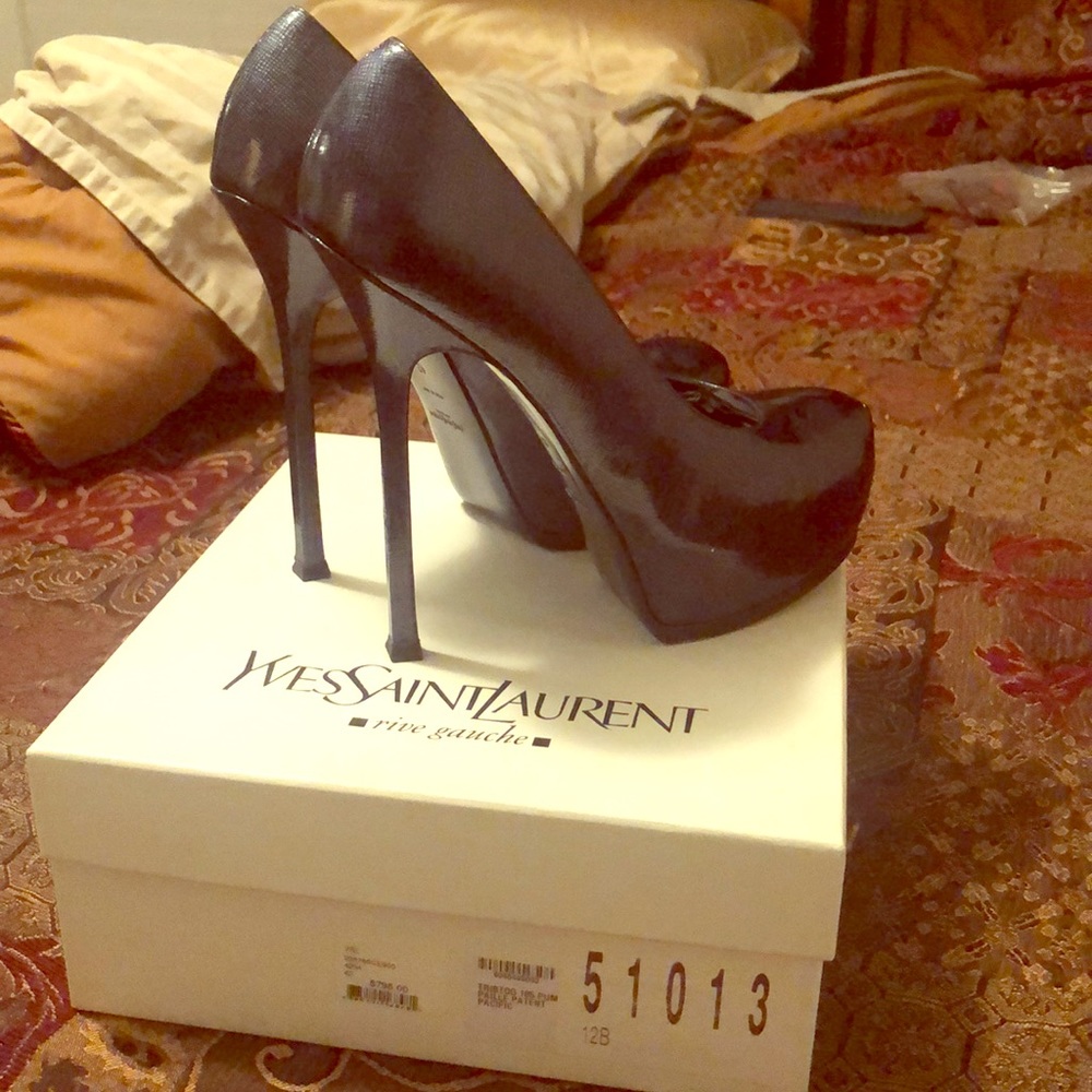 Saint Laurent Tribute Navy Blue Pump